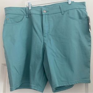 LEE Womens Bermuda Shorts in sea glass blue. Size 22. NWT